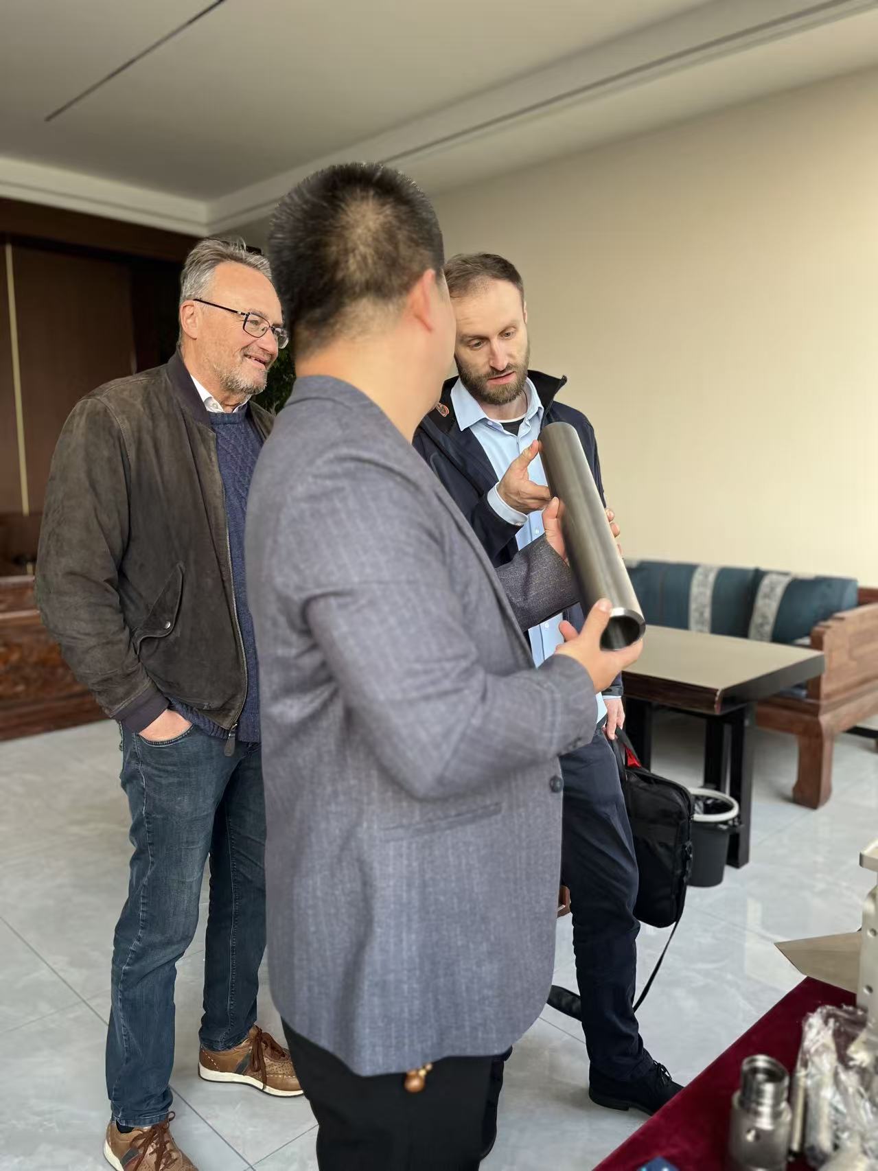 おお！ドイツの顧客は当社に「チェックイン」し、実用的な協力を推進しています。