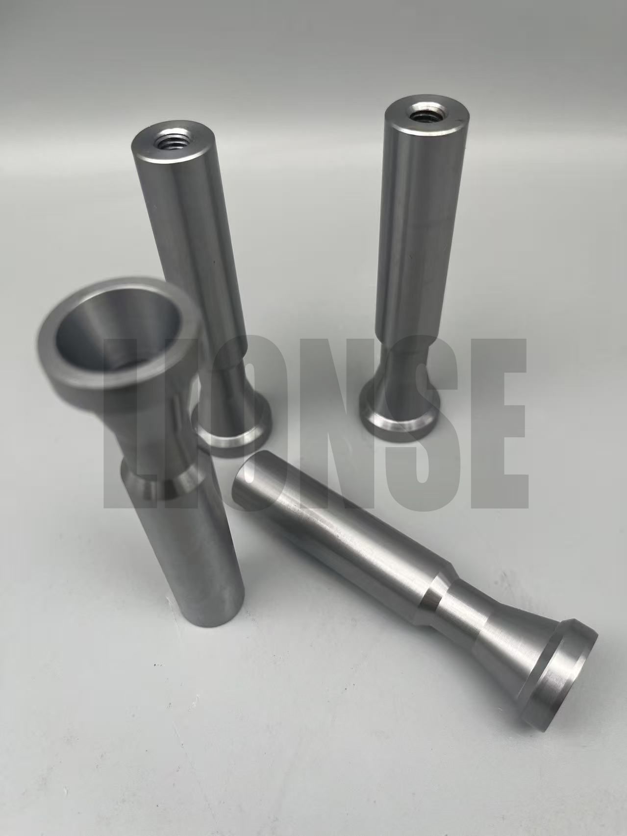 カスタム CNC 機械加工ねじ付きスタンドオフとは何ですか?