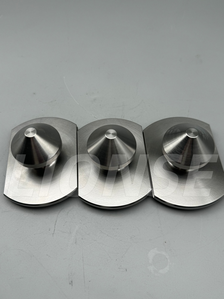 円錐面位置決めプルスタッド